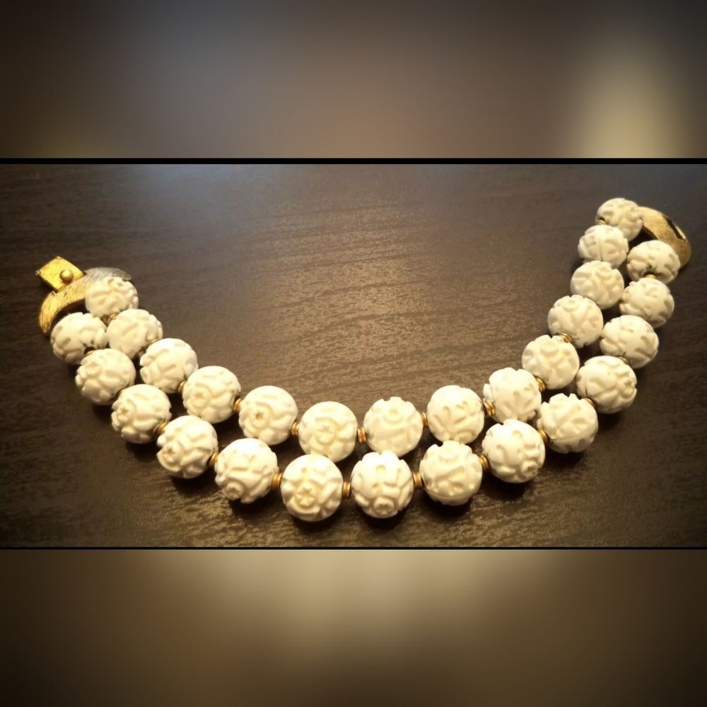 VINTAGE 1960 ESTATE SIGNED MONET FLORAL BEAD DOUBLE STRAND 8"